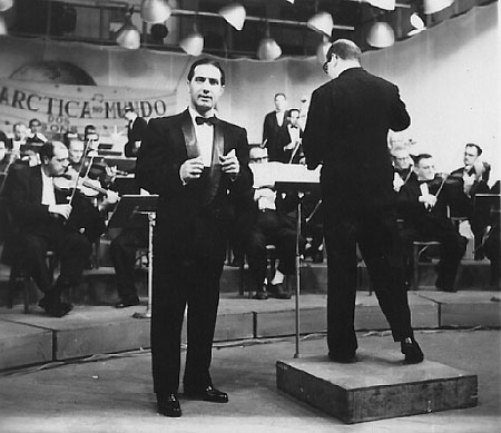 Singing for the television of San Paolo (Brasil)