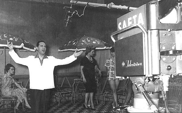 Michelangelo Verso singing at TV station SAETA of Montevideo